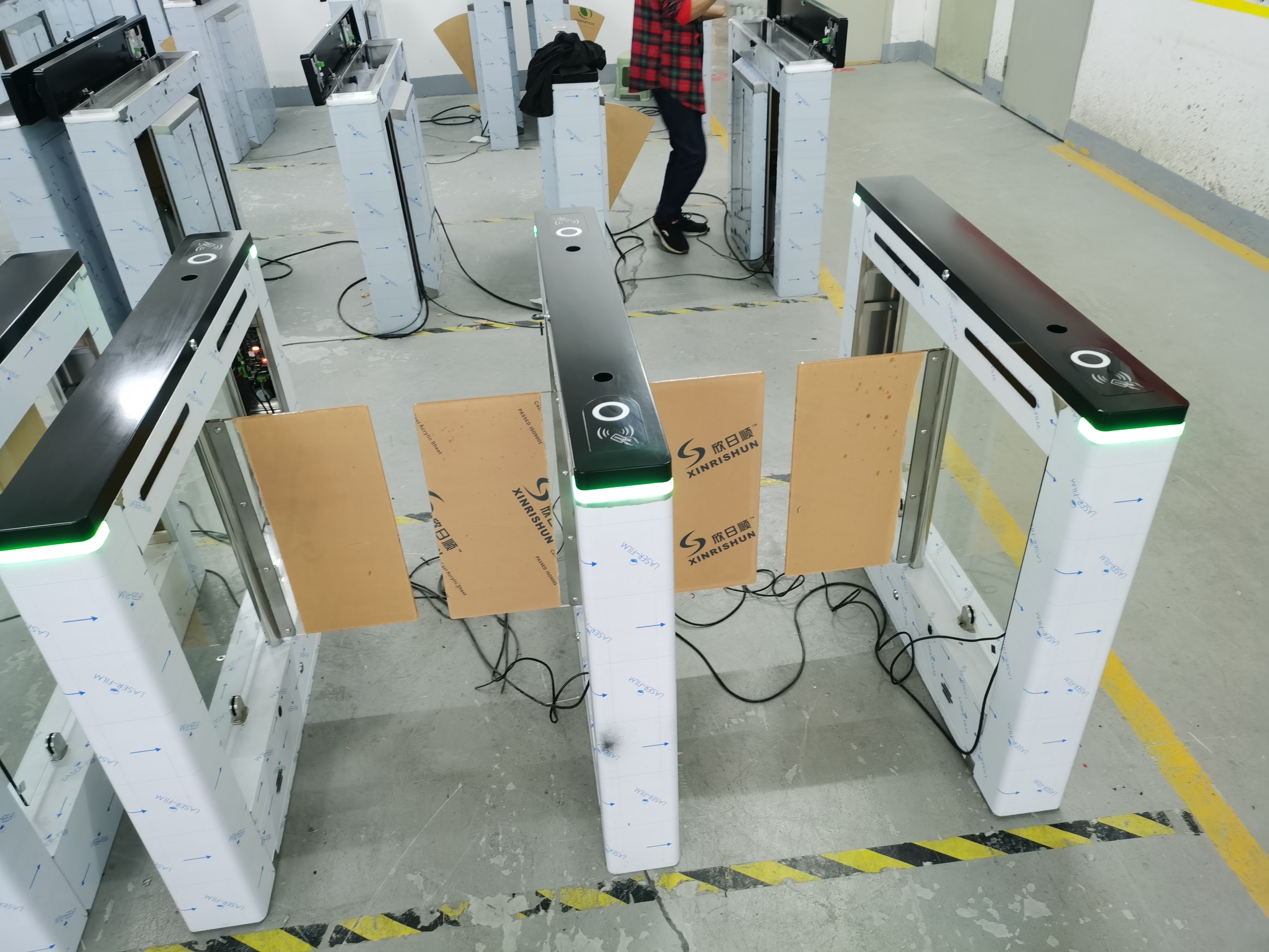 翼闸组装生产现场